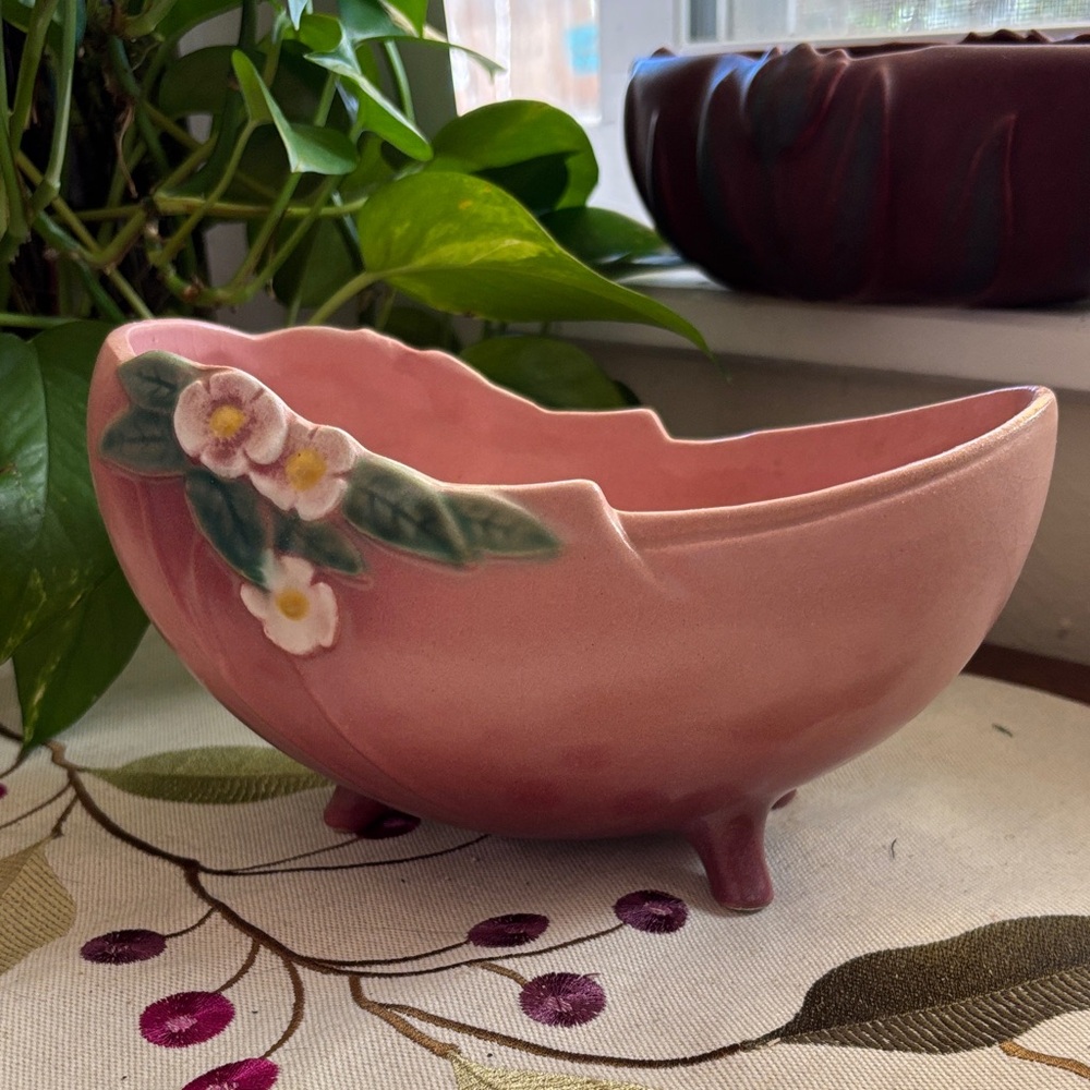 Roseville Mock Orange Pink Ceramic Boat Bowl 957-8